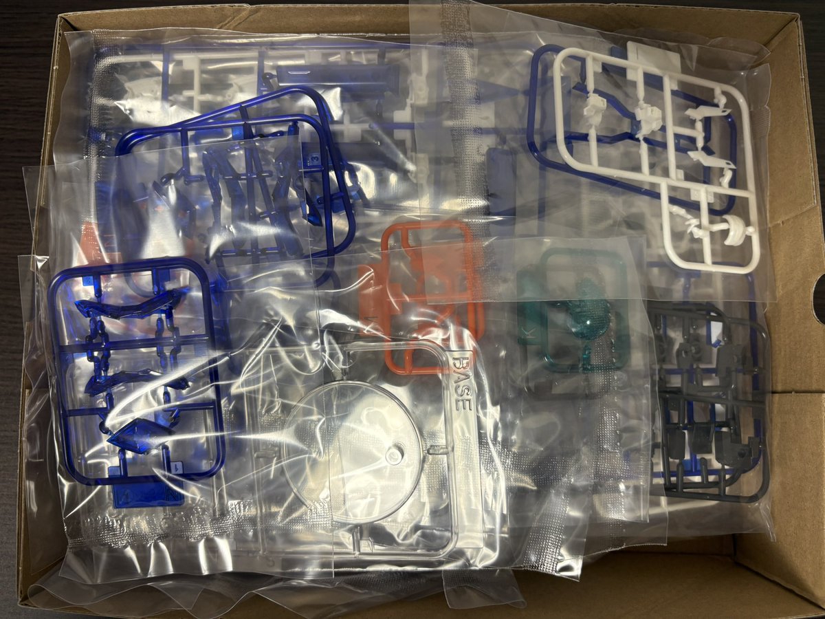 中身気になって見てみたら、おぉってなった🤣 プラモなんて全く作らん