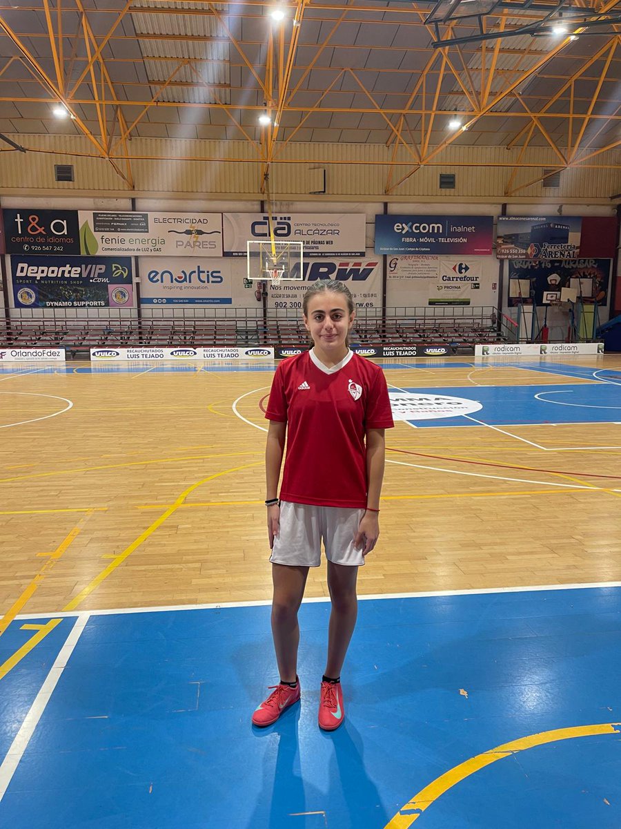 Ayer, nuestra infantil Candela, estuvo en Alcázar de San Juan participando en la concentración de la selección sub14 de CLM, a las órdenes de Javi Palop, para la preparación del torneo nacional de comunidades autónomas que se disputará a principios del año que viene. Mucho ánimo!