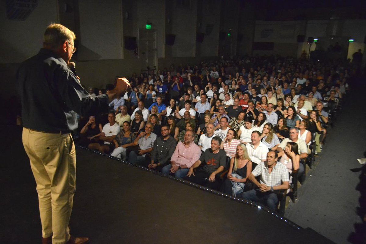 MatiasStevanato's tweet photo. 🎥Fue un honor recibir en el Teatro Imperial de Maipú la presentación de “Tras la Montaña. Sendero de los Confines”, la película de Sergio Batata Bongiovanni.

🙌🏻Una obra nacida de una travesía extraordinaria: 28 días, 550 km y el desafío de cruzar nuestra Cordillera de los Andes desde Punta de Vacas hasta el Paso Pehuenche.

✨Un orgullo que este tipo de historias, cargadas de esfuerzo, identidad y paisaje, sigan eligiendo a Maipú como espacio de encuentro y cultura.