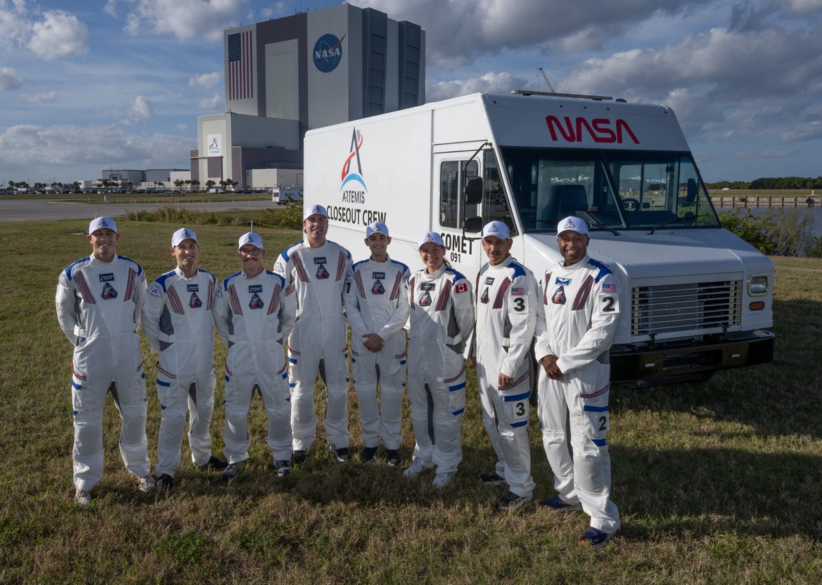 TJ_Cooney's tweet image. Introducing the Artemis II closeout crew! William Sattle, Tyler Sutherland, Michael Heinemann, Christian Warriner, Taylor Hose, Jenni Gibbons, Bill Owens, and Andre Douglas