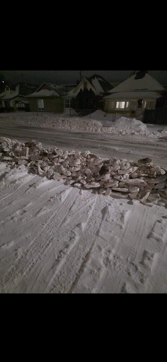 Bluebombergrl's tweet photo. @cityofwinnipeg my friend can’t get out of her driveway! https://t.co/xbMZtGsE9n