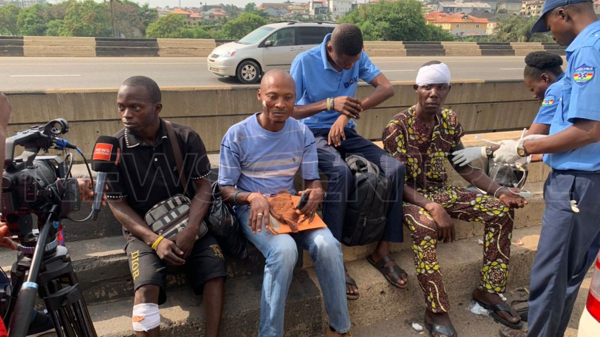 NewsCentralTV's tweet image. [IN PICTURES]: An accident involving two private cars, a tanker, and a commercial bus has occurred at Otedola Bridge in Lagos, leaving several people injured.