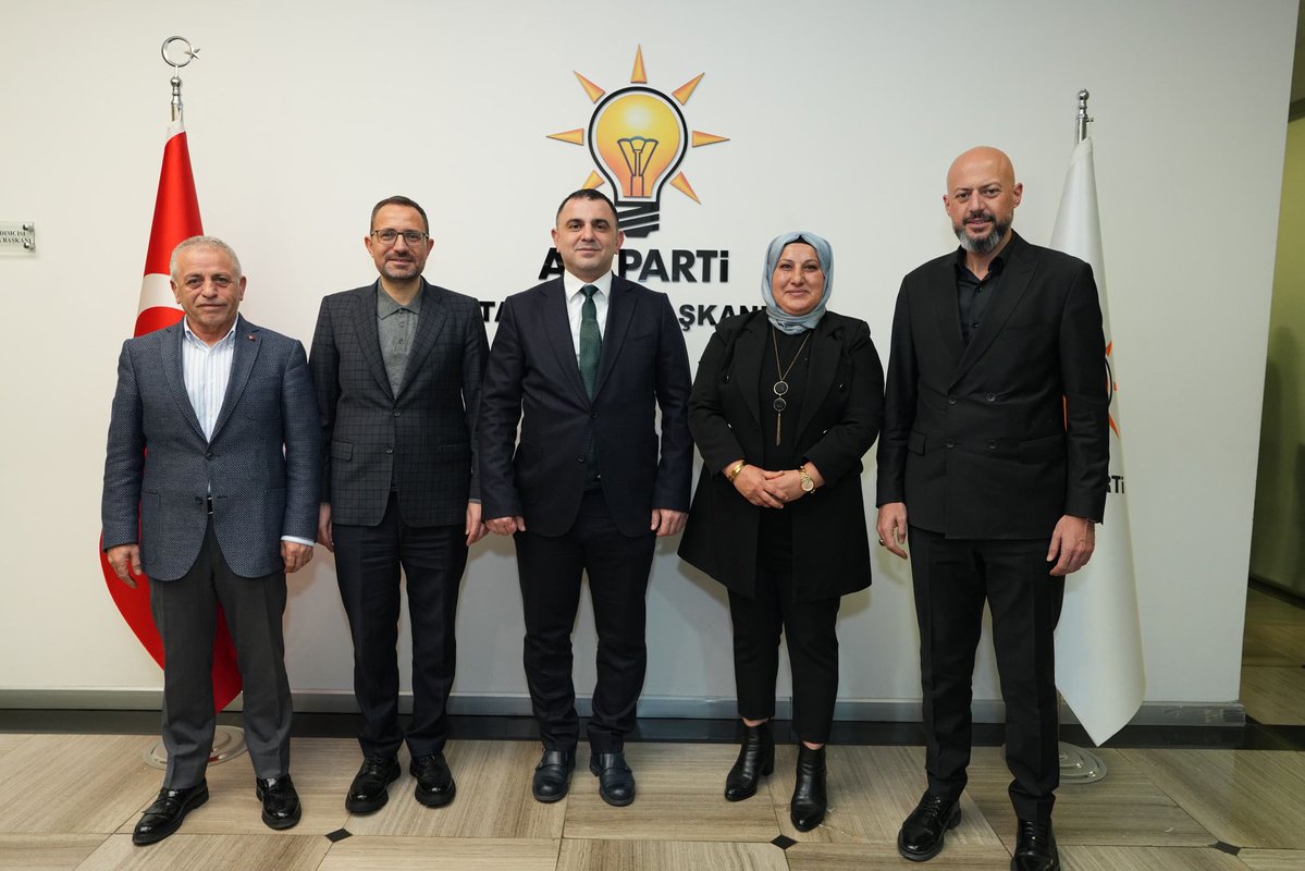 Teşkilat Başkanlığımızın çalışmaları kapsamında;

📌 Teşkilat kadrolarımızı güçlendirmeye devam ediyoruz.

Çekmeköy ilçemizde;
📍 Çatalmeşe Mahalle Başkanlığı görevini Aydın Akbulut’a,
📍 Hamidiye Mahalle Başkanlığı görevini ise Nurcan Çalık’a emanet ettik.

Yeni görevlerinde