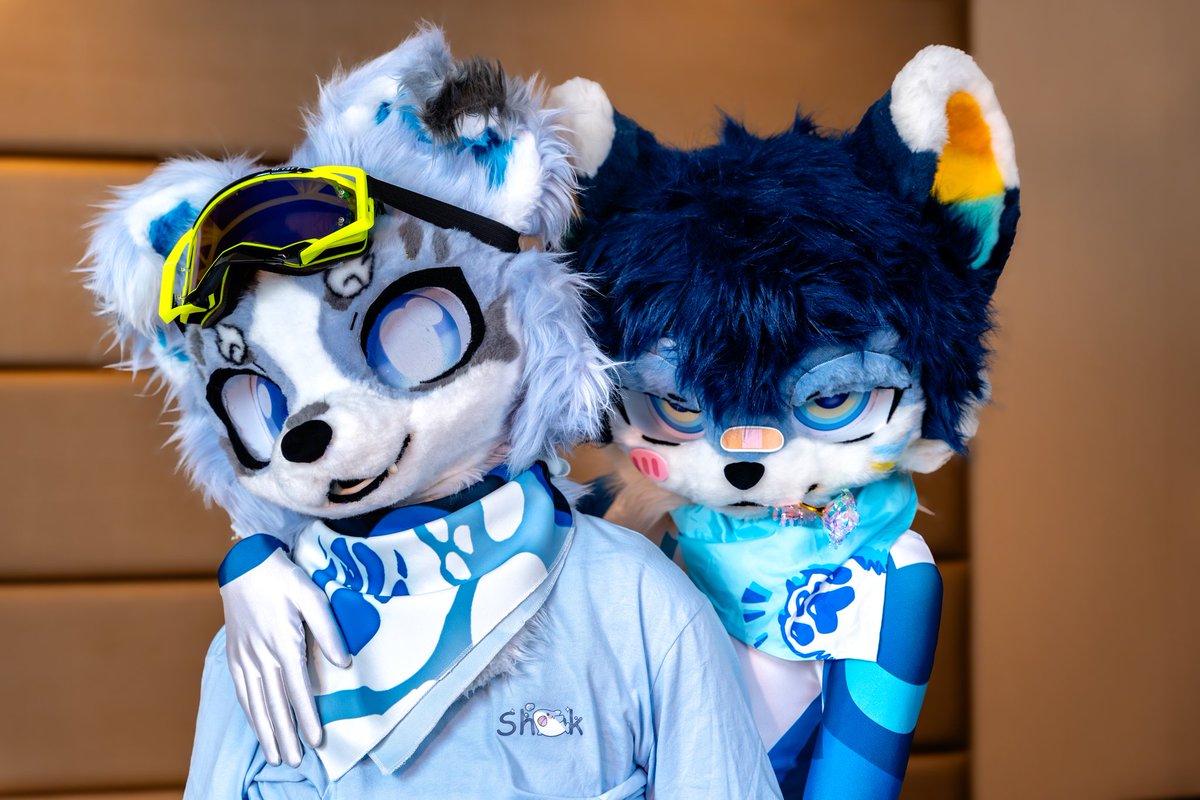 哥哥~你看那人为什么色眯眯的看着我哇🥺#furry  #zentai （喜欢的话请转转😣你们的喜欢是我更新的动力(｡ì _ í｡)）另外一只很可爱的宝宝@XYXIAOYUI