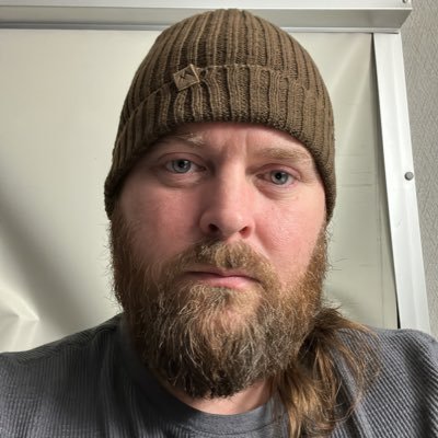 «Je ne suis ni médecin, ni épidémiologiste, ni virologue. Je suis ambulancier et j'ai vu beaucoup PLUS de gens mourir APRÈS avoir été VACCINÉS qu'en raison de la covid elle-même. Vraiment beaucoup plus. Un nombre incroyable...»