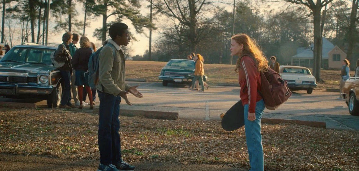 TheSTarchive83's tweet photo. The autumn atmosphere in season 2 🍁 #StrangerThings https://t.co/ODruuaJajO
