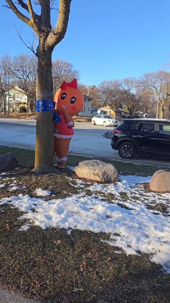 MilwaukeePolice's tweet photo. #UPDATE Gingerbread AKA "Gingerella" was taken into custody by District 4 and was returned to the North Pole to have a conversation with #Santa 🎅 about her behavior during the The Salvation Army Milwaukee County Kettlebell Challenge. #NiceWork #MPDDistrict4 🚔🙂 https://t.co/1YcEKhpdG3