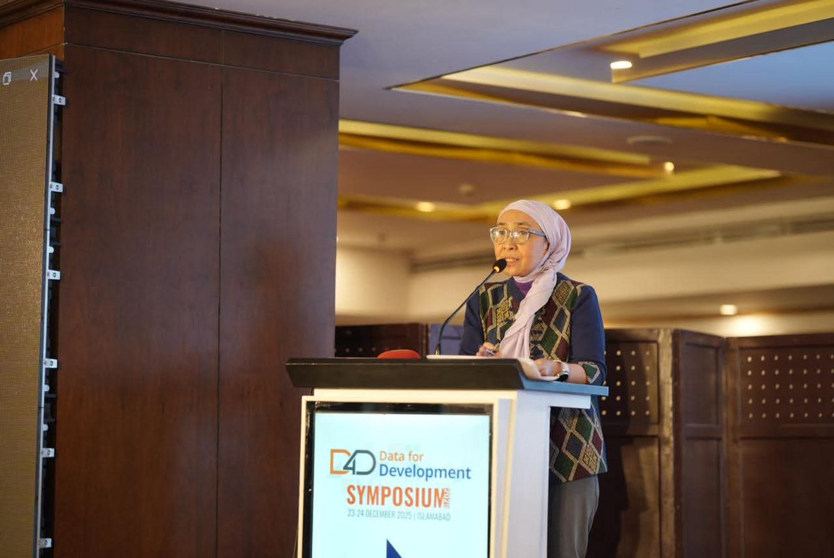 UNFPAPakistan's tweet image. At the 2nd #DataForDevelopment Symposium, @UNFPAPakistan &amp;amp; @NLinPakistan with @SDPIPakistan brought leaders together to strengthen people-centred, youth-focused data systems. Because better data means smarter decisions, fairer policies, &amp;amp; real change in the lives of communities.