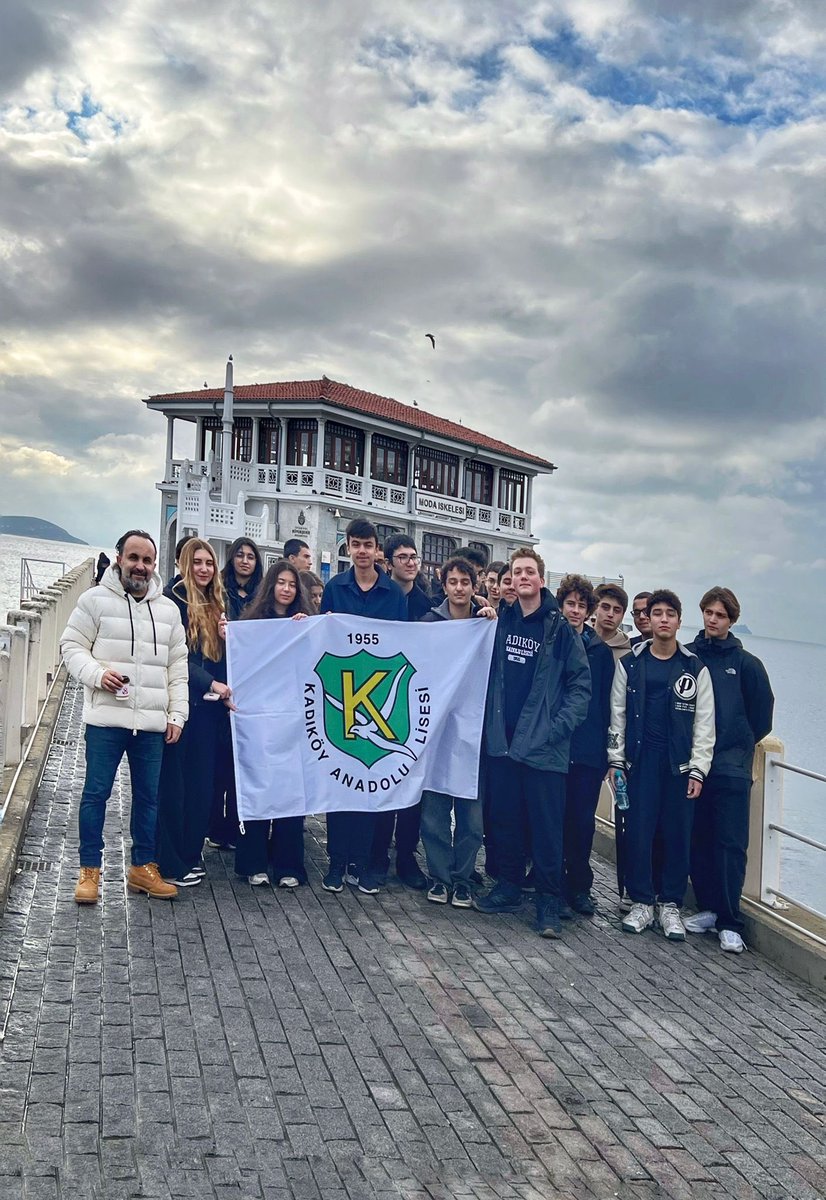 KAL 9-D sınıfı öğrencilerimiz, Edebiyat Öğretmenleri Sıddık Cansever eşliğinde tarihi Moda İskelesi’nde okuma etkinliği gerçekleştirdi. Tarih ve edebiyatla iç içe, anlamlı olan bu etkinlik için öğretmenimiz Sıddık Cansever’e teşekkür ederiz.

#KAL #Modaİskelesi #OkumaEtkinliği