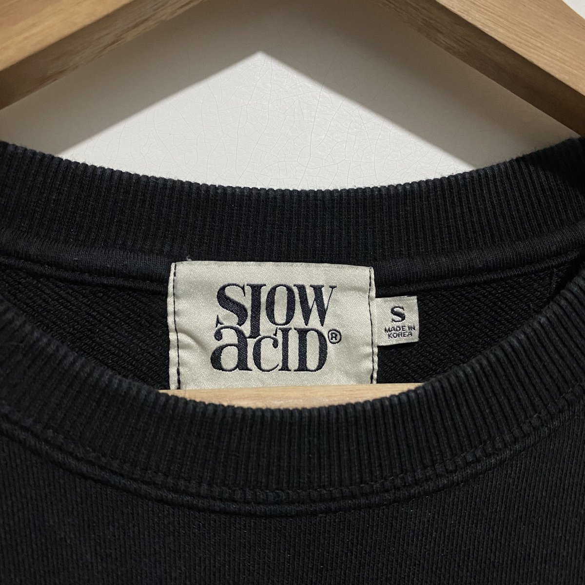 koffwhitesecond's tweet photo. SLOWACID SWEATER ☆ สีดำเข้มสกรีนลายเท่ยูนิคตามสไตล์แบรนด์ ตัวนี้สภาพใหม่มากก ไม่มีตำหนิคับ 10/10
♡ อก50 ยาว26
♡ 520 บาท ส่งฟรี
#สเวตเตอร์เกาหลี #ส่งต่อเสื้อผ้ามือสอง #ส่งต่อstylist #ตลาดนัดnct #พรีออเดอร์เกาหลี #slowacid https://t.co/gNLbEmN1D7