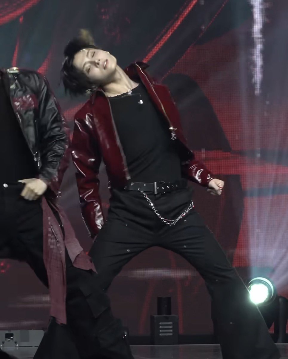 __KANCHO's tweet photo. 라잌제니랑 느낌 ㅈㄴ 비슷함 .......
눈살 찌푸리고 춤 추는 모습 .... 이 표정이 ㅈㄴ 좋아 https://t.co/wbpLhxQM2i