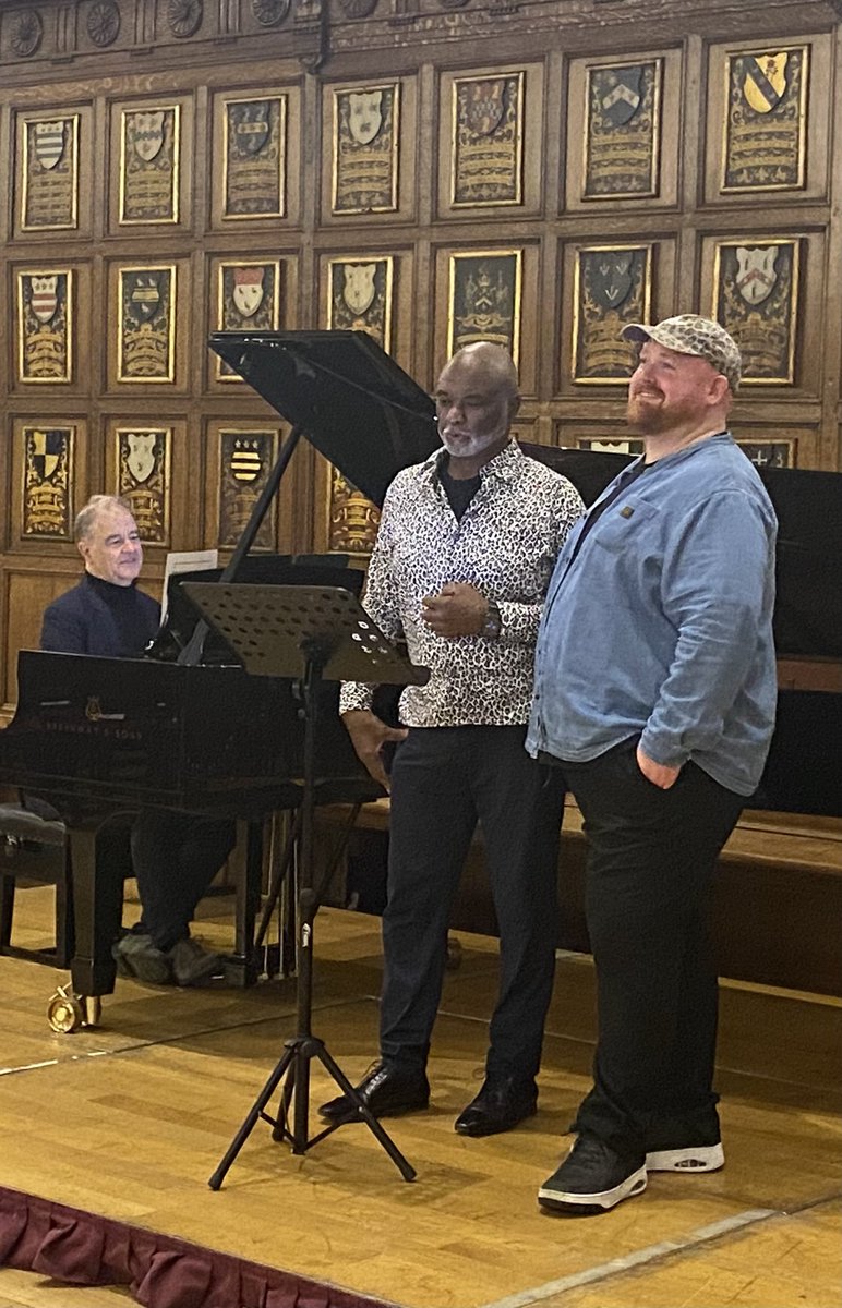 juliusdrake's tweet photo. I was joined for Temple Song’s Christmas Cracker in the exquisite @middletemple hall by this wonderful crew… #SirWillardWhite @nickythespence #SimonCallow https://t.co/MF33vHblE0