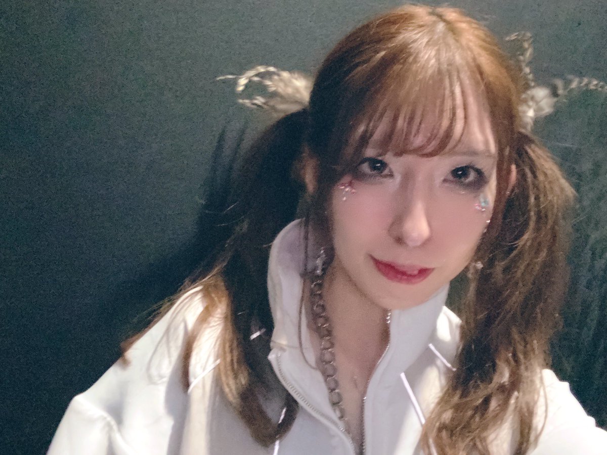 eRi_od000's tweet photo. 改めて、12/21のギンギラクリスマスにO.A.として参加させていただきました🎄✨

貴重すぎるくらいの機会と、素敵な出会いと優しさにたくさんの感謝いっぱいのライブでした🙏´-
ありがとうございました！！

#ギンギラクリスマス
#ギンギラバンド
#codenumber69
#PSYCLONE
#hidewithspreadbeaver https://t.co/TnuxpzLjQY