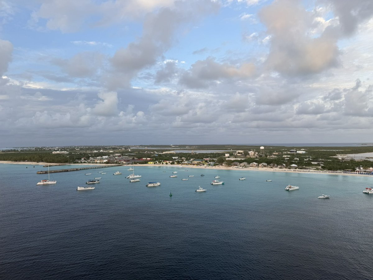 ashstackzzz's tweet image. 💙🩵🤍