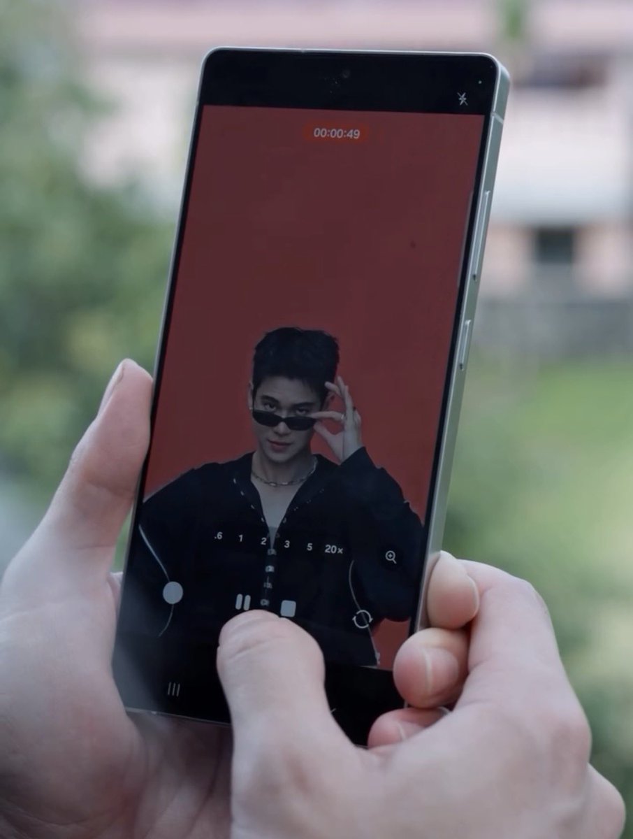 الصوره ذي جات وهو مو شاد حيله ولا شي عشوائيه وطالع ولا غلطه يين مثالي مره🫦