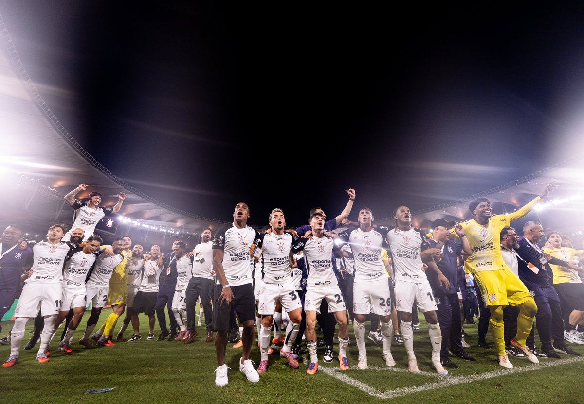 Corinthians's tweet photo. As fotos do Poropopó no Maraca!

📸 Rodrigo Coca e Marco Galvão / Corinthians

#TETRAPoderosoTimão
#VaiCorinthians https://t.co/MYJ1Us7dTa