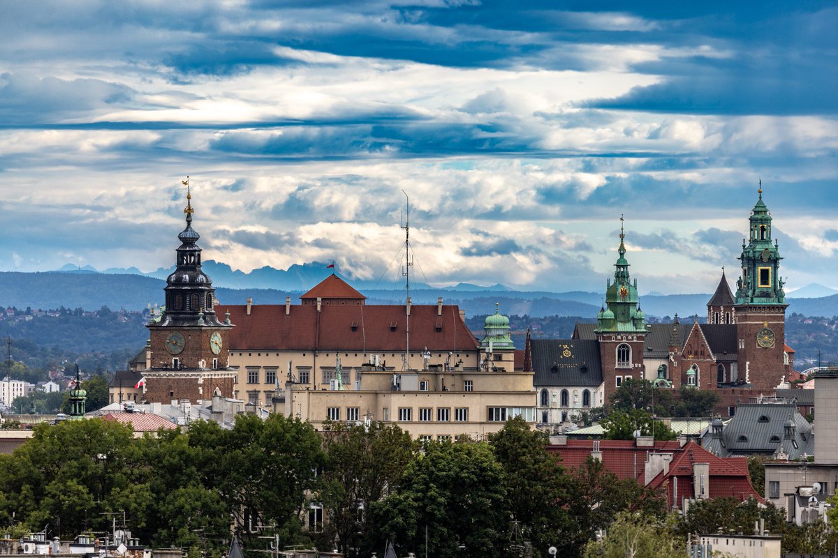 krakow_pl's tweet image. #Krakow #centrum #ESA 👩‍🚀🚀 Kraków chce mieć u siebie Centrum Badawczo-Rozwojowe Europejskiej Agencji Kosmicznej (ESA). 

Prezydent Aleksander @Miszalski_ skierował do premiera Donalda @donaldtusk list w sprawie zainteresowania i gotowości do ulokowania w Krakowie tej siedziby.