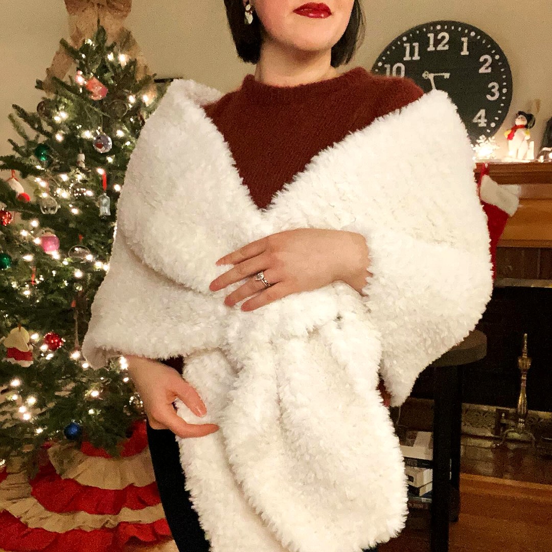 LionBrandYarn's tweet photo. Faux-fur texture, holiday-ready style!!! 🎄🎄❄️
Fete Stole Knit Kit - designed by twoofwands (IG): https://t.co/g742GlYCyD
📷 season.of.the.stitch (IG)
.
#knit #knitknitknit #knitting #knitwear #handmade #diycrafts #yarn #yarnlove #yarncrafts #knittersofinstagram #KnitKit #HolidayFashion #WinterAccessories