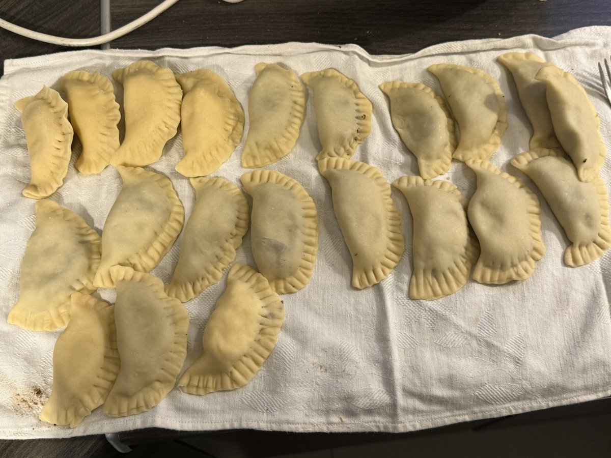 snoopycatoomf's tweet photo. currently making pierogi #whatisup https://t.co/baQT6ynMdT