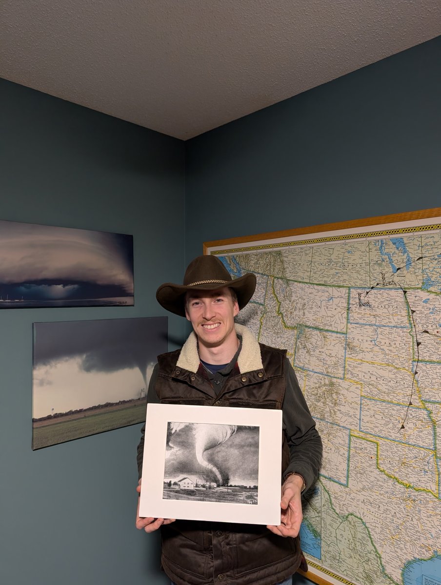 ColdCoreCowboy's tweet image. Blessed to receive the first copy of @GregMcwx's June 13, 1968 Tracy, MN F5 rework. This metaphysical spectacle is in its own echelon regarding tornado legend &amp;amp; ghastly natural beauty. Can't wait to frame this masterpiece &amp;amp; display it at CCHQ!