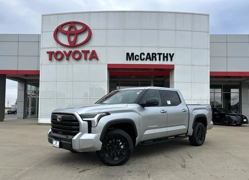ToyotaSedalia's tweet image. 🚙✨ Season Savings at Toyota of Sedalia! ✨

Take advantage of special financing on the 2026 Toyota Tundra with 2.99% APR for up to 72 months.

Click here to browse: ow.ly/PVzo50XNkFn

#ToyotaTundra #SeasonSavings #LowAPR #TruckSeason #DriveToyota #NewTundra
