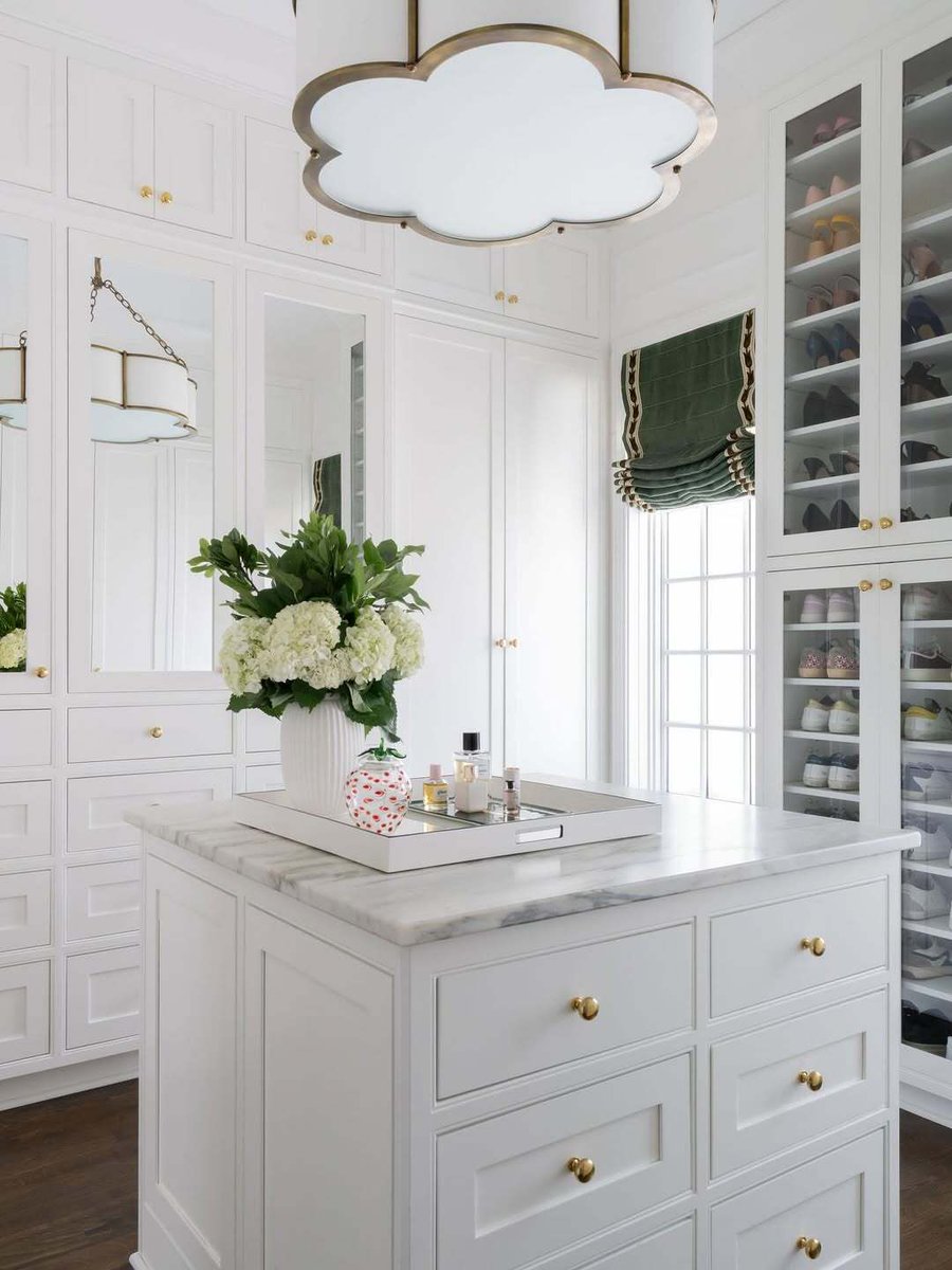 TopKnobs's tweet image. At the end of each year, Top Knobs loves to reflect and showcase standout designs of the year, all featuring our decorative hardware.

Click the link below to explore Top Knobs’ top designs of 2025:
blog.topknobs.com/top-knobs-top-…