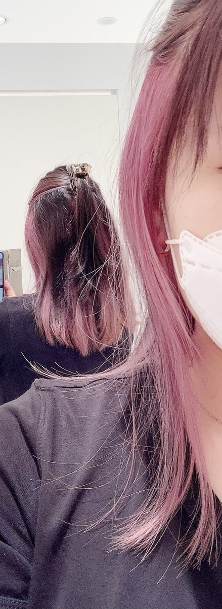 babyponchannn's tweet photo. 私これ。信頼してるいつも通ってた美容師さんだったけど色違いすぎてこれ以来行けてない、、、
左見せて右になった https://t.co/b8m7VehRfd