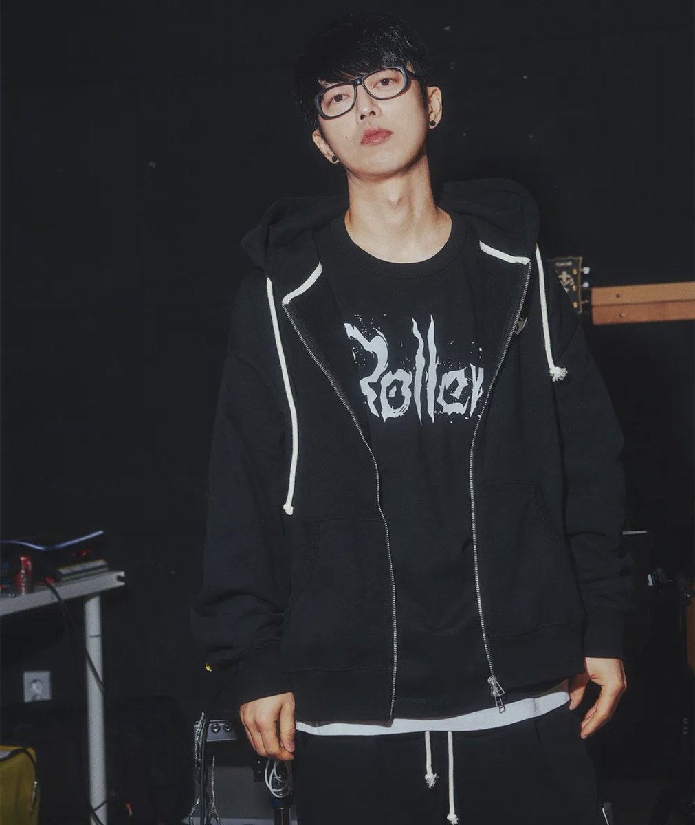gucktensaja's tweet photo. C.val 현우야 생머리하니까 이렇게 이쁘잖아 제발 그만뽂아 https://t.co/bYofb0Eqni