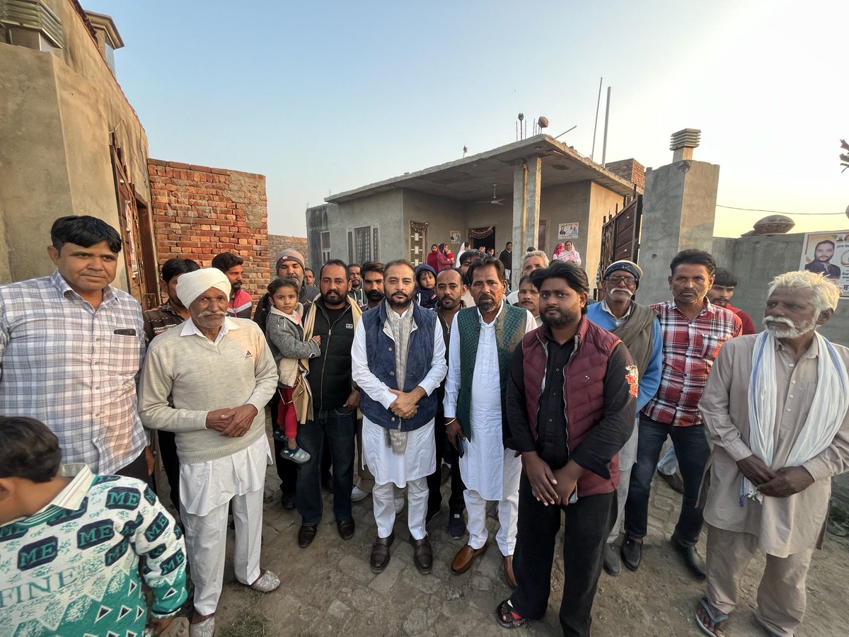 RaminderAwla's tweet photo. ਅੱਜ ਹਲਕਾ ਗੁਰੂਹਰਸਹਾਏ ਦੀ ਬਲਾਕ ਸੰਮਤੀ ਮਹੰਤਾਂ ਵਾਲਾ, ਚੱਕ ਬੂਰ ਵਾਲਾ, ਚੱਕ ਸੈਦੋ ਕੇ, ਖੈਰੇ ਕੇ, ਈਸਾ ਪੰਜ ਗਰਾਈ, ਪੰਜੇ ਕੇ, ਮੇਘਾ ਪੰਜ ਗਰਾਈ, ਬੁੱਲਾ ਰਾਏ ਹਿਠਾੜ, ਛਾਂਗਾਂ ਮਹਾਤਮ ਉਤਾੜ, ਦਾ ਦੌਰਾ ਕੀਤਾ ਲੋਕਾਂ ਨਾਲ ਪਾਰਟੀ ਨੂੰ ਹੋਰ ਮਜ਼ਬੂਤ ਕਰਨ ਲਈ ਵਿਚਾਰਾਂ ਸਾਂਝੀਆਂ ਕੀਤੀਆ ll https://t.co/NGejLvaaEf