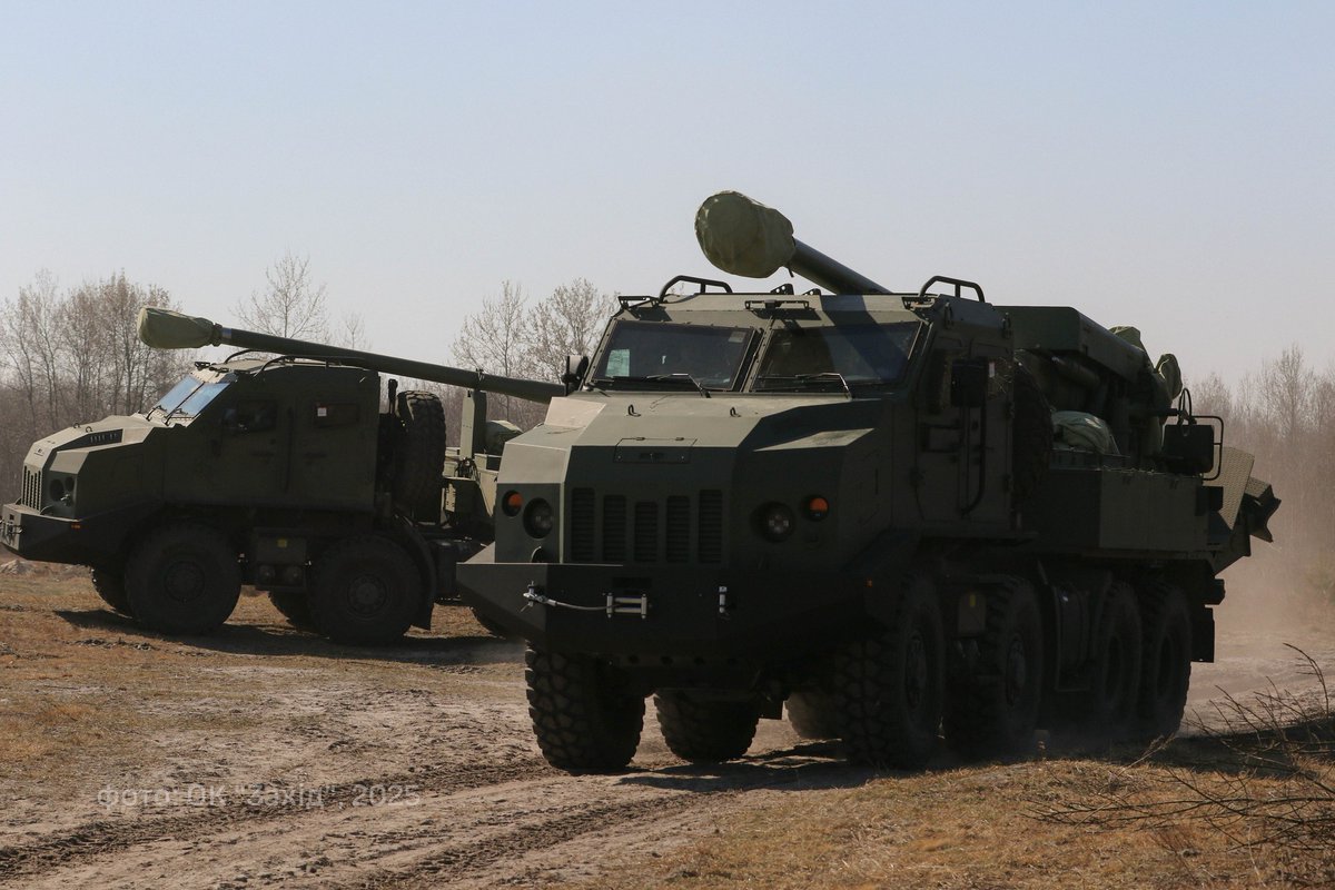 2S22 Bohdana:

• Αποτελεί πλέον το 40% του 🇺🇦 Π/Β
• Πλησιάζει τα χαρακτηριστικά του KNDS Caesar και ξεπερνάει ορισμένα δυτικά Α/Κ Π/Β
• Διαθεσιμότητες 80%, χρήση πυρ/κών διαφόρων κατασκευαστών 
• Αυτόματο σύστημα ελέγχου και γεμιστήρας
militarnyi.com/uk/news/ukrayi…