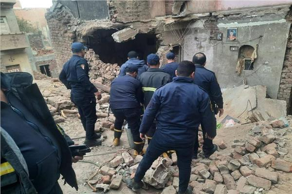 عاجل.. صور.. تفاصيل أولية حول انهيار منزلين في أسيوط 