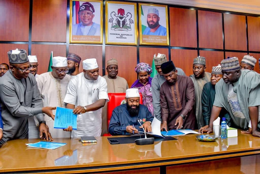 Niger State Governor Signs 2026 Budget into Law

On December 23, 2025, Niger State Governor Mohammed Umaru <a href="/HonBago/">His Excellency Mohammed Umaru Bago</a> signed the 2026 Appropriation Bill into law during a ceremony at the Government House in Minna.

The approved budget totals over ₦1.073 trillion, an increase from