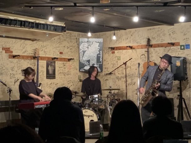 DGsax's tweet photo. 12/19音処きしん
Zoops!、河野圭佑、朙とスリーマン2日目
2日目がまた素敵な時間になった
このスリーマンが実現出来て良かった！
Thank you☆ https://t.co/IGaKXvNJSC