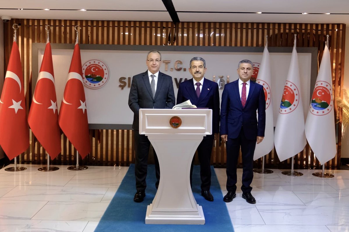 Millî Eğitim Bakanlığı Hukuk Hizmetleri Genel Müdürü Sayın Emir Hasan Arslantaş Şırnak İl Millî Eğitim Müdürü Sayın İdris Nas, Şırnak Valimiz Sayın Birol Ekici’yi ziyaret etti.

<a href="/tcmeb/">Millî Eğitim Bakanlığı</a> <a href="/Yusuf__Tekin/">Yusuf Tekin</a> <a href="/SirnakValiligi/">T.C. Şırnak Valiliği</a> <a href="/BirolEkici73/">Birol Ekici</a> <a href="/idrisnas33/">İdris Nas</a>