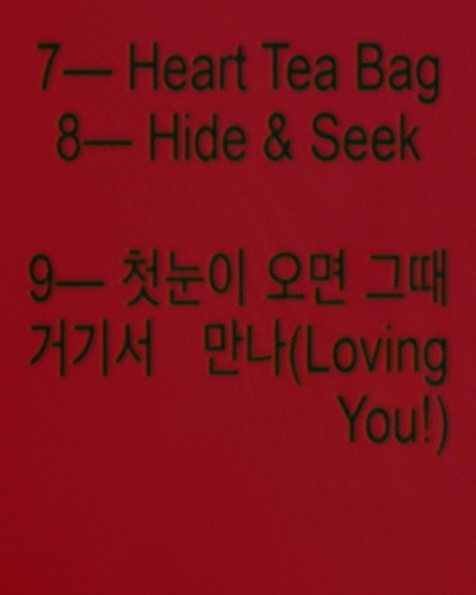 kchartsmaster's tweet image. CHUU drops the track list for 'XO, My Cyberlove.'

1. XO, My Cyberlove
2. Canary
3. Cocktail Dress
4. Limoncello
5. Teeny Tiny Heart
6. Love Potion
7. Heart Tea Bag
8. Hide &amp;amp; Seek
9. Loving You!