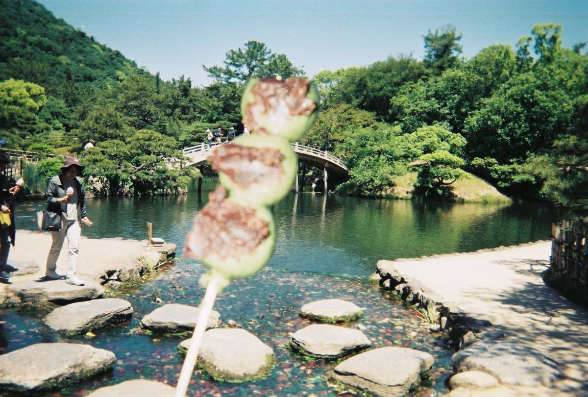 arsdamo's tweet photo. 写るんです。の現像したんだ。
お団子ダンダンダダンのダーン🍡
お団子が異世界 https://t.co/8gfk2lO7ov