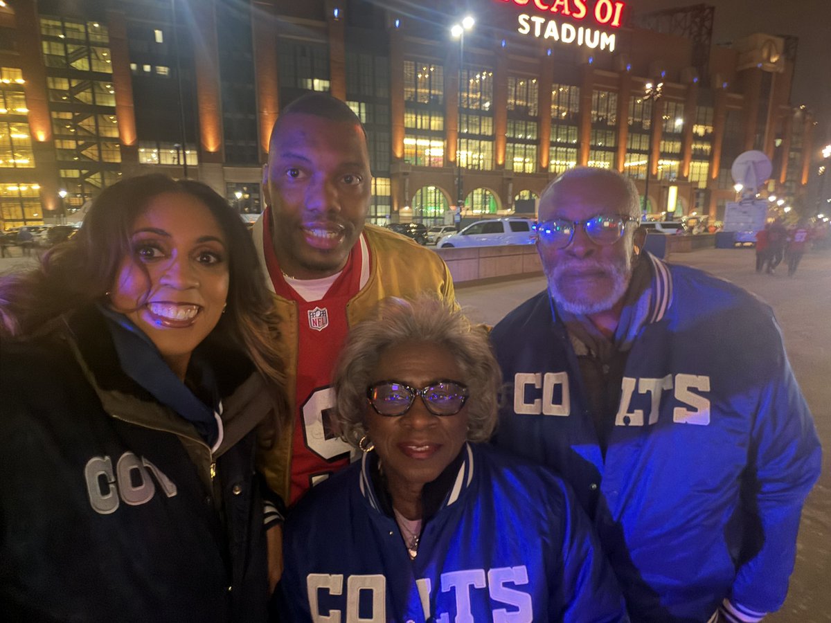 #MNF
#FTTB
#ForTheShoe 
#MondayNightFootball 

Great trip to Indy to spend with my Popps!!!
My <a href="/49ers/">San Francisco 49ers</a> gave his <a href="/Colts/">Indianapolis Colts</a> a L for #Christmas 😂