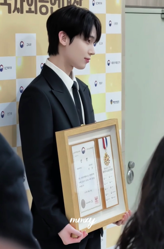 AboutMusicYT's tweet image. ENHYPEN's Sunoo has received the Social Contribution Award for his outstanding contributions and dedication to social activities.