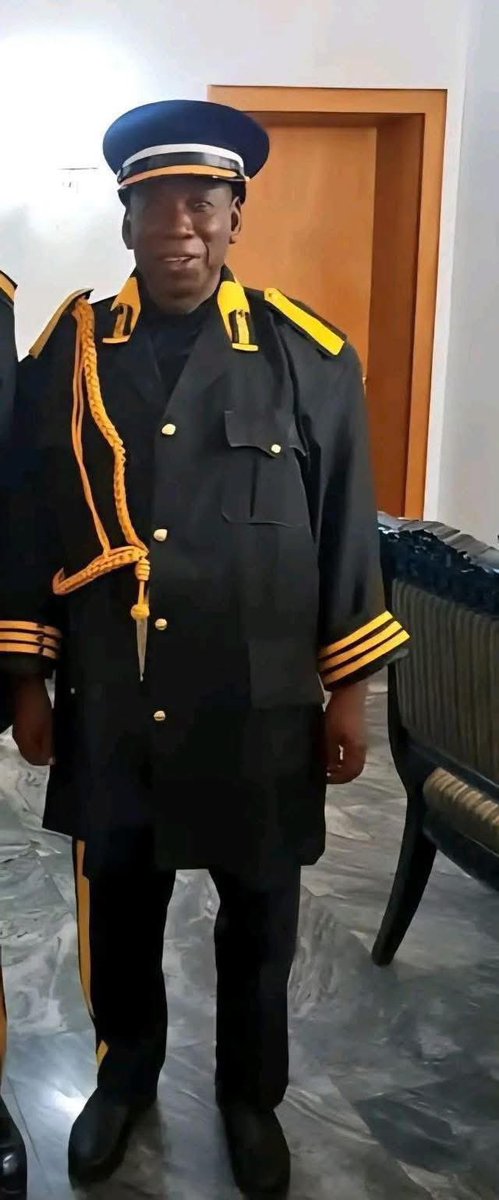 Politics1356's tweet photo. Chief Security and … 😂💔 https://t.co/cSdmO0h9Km