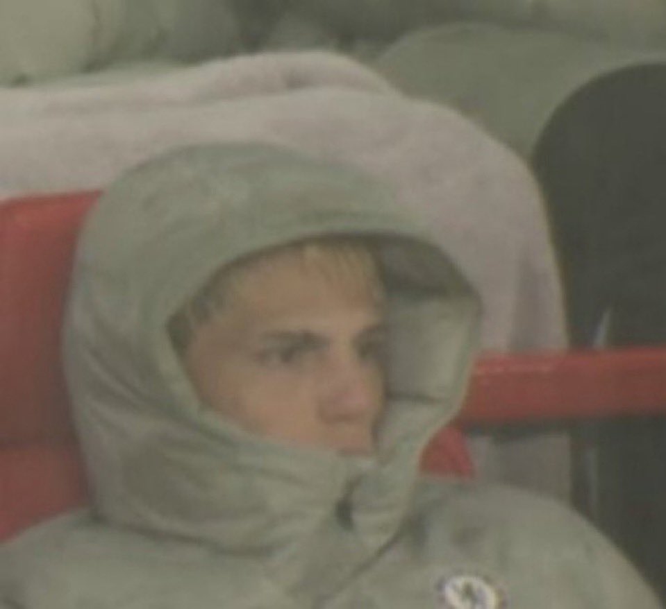 بعد ٦ شهور من شراء عقد غارناتشو 
تشلسي قررو يفاوضون سيمينيو

والله تعبت من الضحك على غارناتشو 💀💀💀💀💀💀💀💀💀💀💀💀💀💀