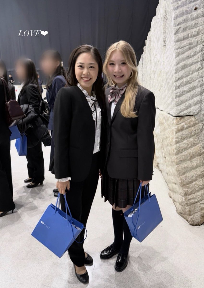 hanaloops's tweet photo. Hana with Haruna Murakami before the starting order draw for nationals 🤍

📸 haruna_sk8

#HanaYoshida #吉田陽菜 https://t.co/lg0IsMYc58