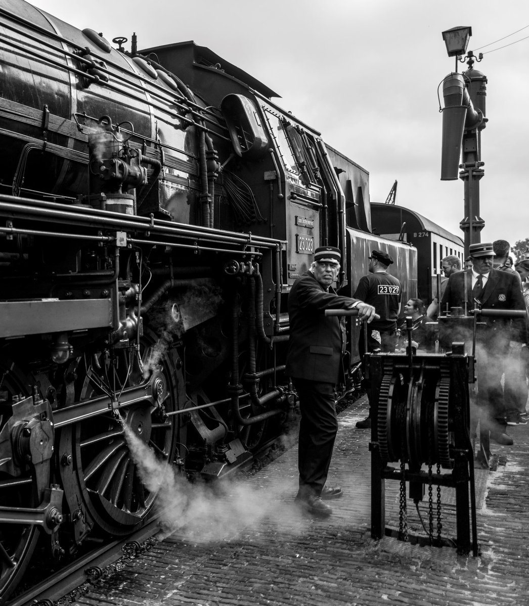 casakleinhuis's tweet image. Railwaymen

#blackandwhitephotography #Netherlands #apeldoorn