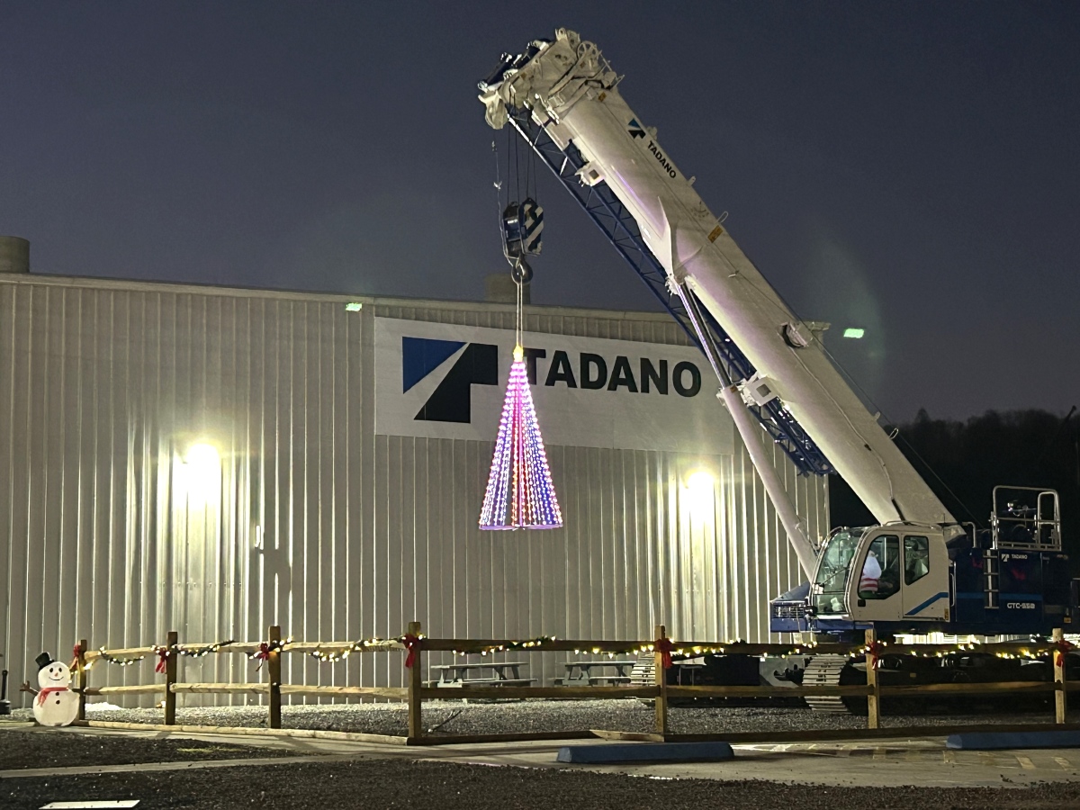 Last-minute Christmas gift? This powerful GR-1600XL already has a bow. We hope everyone has a wonderful and safe Holiday Season! #Tadano #ReachingNewHeights #TisTheSeason #MerryXmas