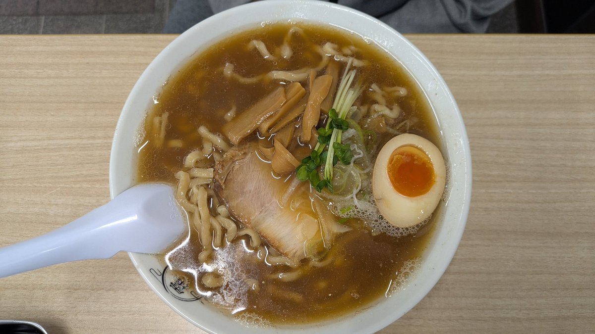 gnkb5566's tweet photo. 仙台市宮城野区荒巻
#麺屋霜月　様
朝ラー　太麺、細麺
共に600円也
久々にタイミングが合い、息子と共に���沢二杯
う、うますぎる…
煮干香る絶品を朝から��の価格で頂けるなんて感謝しかありません…
共に醤油でしたが次回は塩も…
ごちそうさまでした😊
#ラーメン　#仙台市ラーメン　#煮干　#朝ラー https://t.co/RjtAeqVwMl