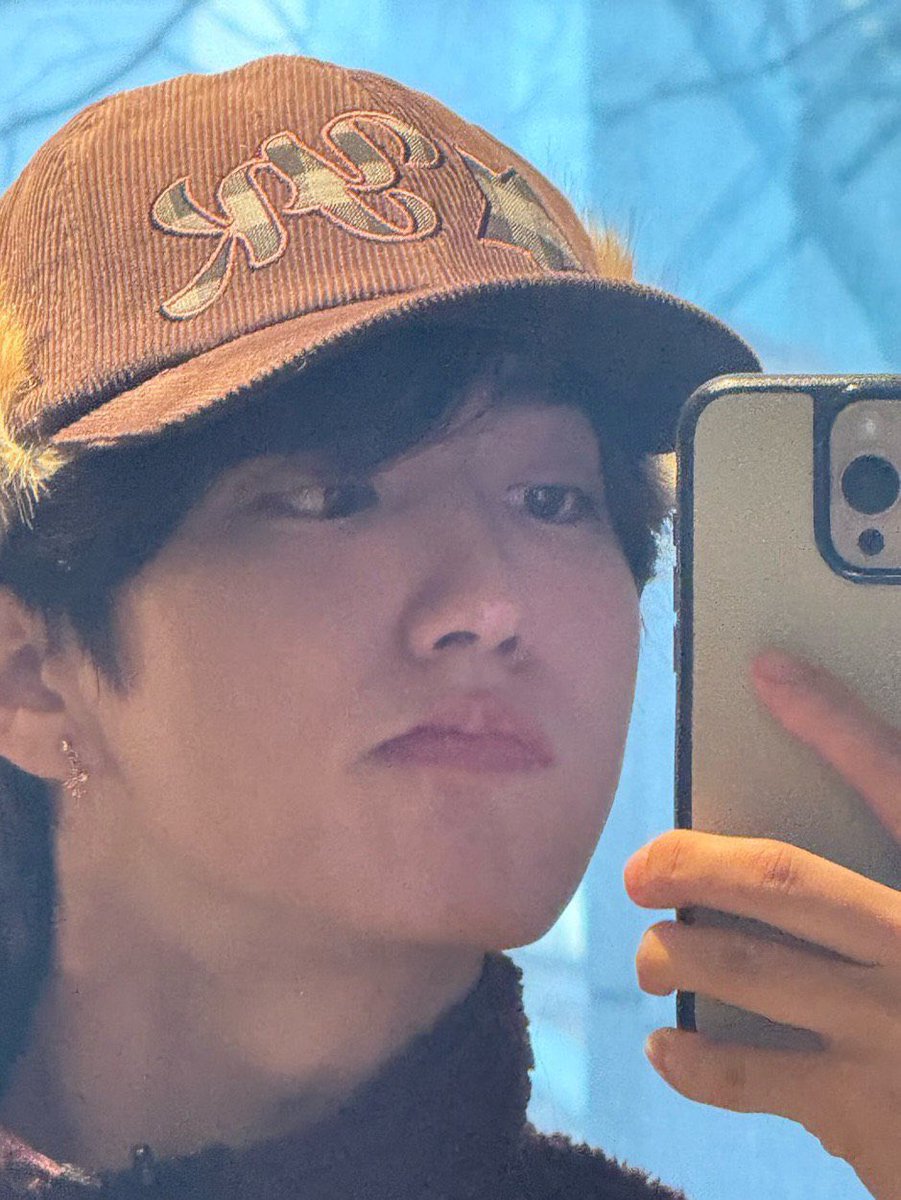 hnjsvngs's tweet image. that’s my pookie, 😞💗