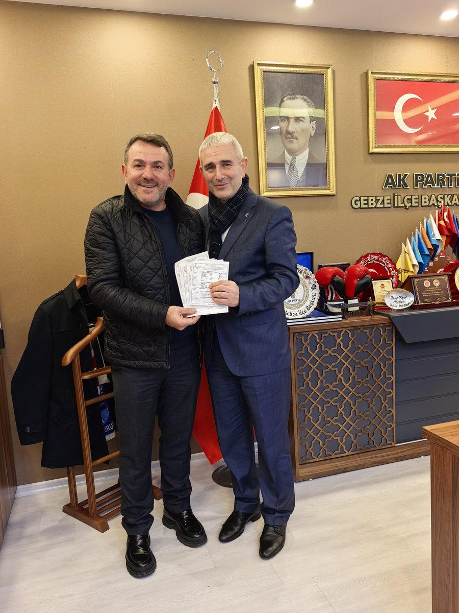 Ak Ailemiz büyümeye devam ediyor.

İlçe Teşkilatımızı ziyaret ederek Partimize kazandırdıkları Yeni üyeleri teslim Meclis üyemiz Emrullah Bilgin’i tebrik ediyoruz. 

#AkPartiGebze