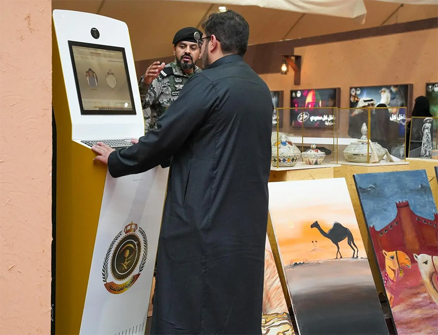 "السجون" تستعرض جهاز الخدمة الذاتية لخدمات أبشر للنزلاء #السعودية 