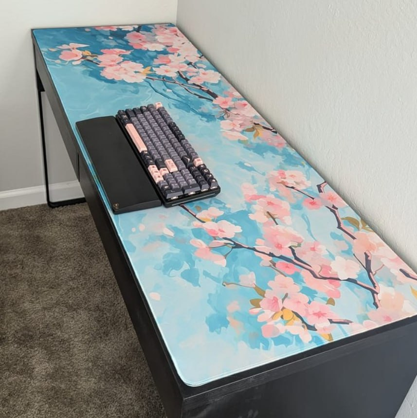 Lyra13132's tweet photo. Should be the right side to set up home office? Not sure... Maybe I will have to use less flowers 🤔🤔🤔 https://t.co/gN9PCKxjcm