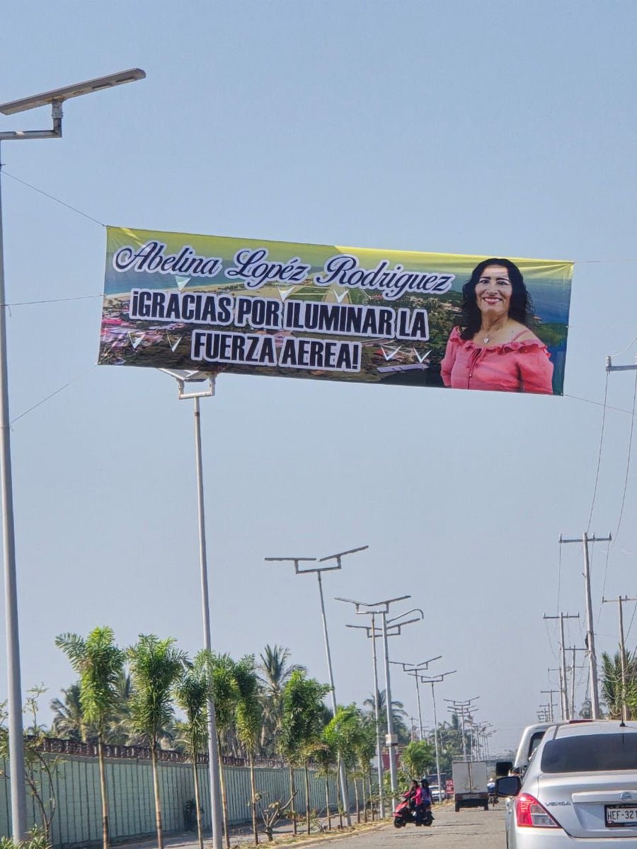 Estos agradecimientos ofenden, son autoaplausos y además con obra que hizo <a href="/FonaturMX/">Fonatur</a>, al rato dirán que esa lona es regalo de una doñita.