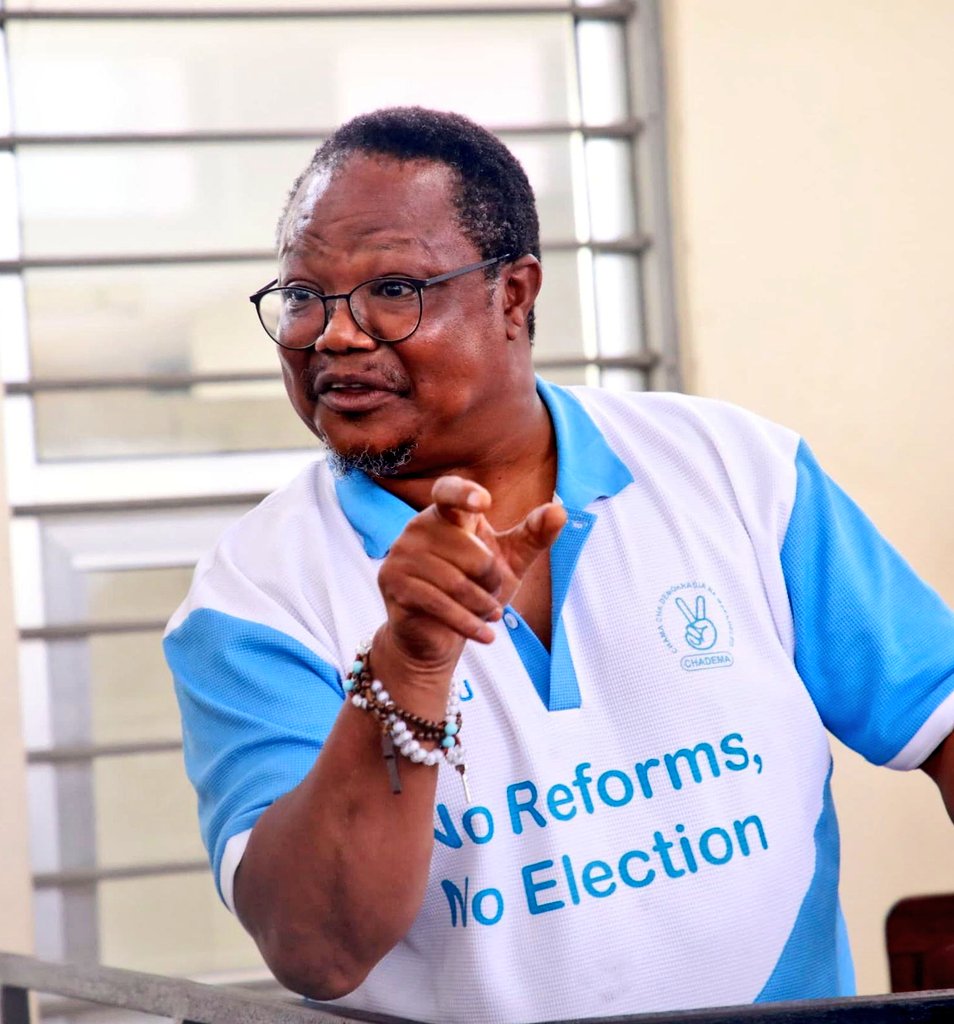 Eng_Matarra's tweet image. WAKATI MAWAZO YANAPOKUWA KOSA.

TUNDU LISSU SIO MHAINI

#UZI
Historia inajirudia kwa namna tofauti. Mnamo 1849, Fyodor Dostoevsky alifungwa si kwa kuua, si kwa kuiba, BALI kwa kufikiri na kuandika kwa uhuru. Leo, Afrika bado inaishi kipindi hicho kwa majina tofauti....